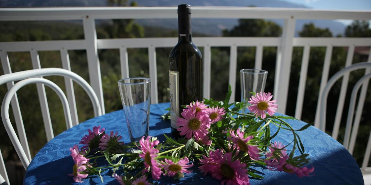 Blue White Apartments - Kefallonia Poolside Retreats Spartia (Kefalonia) Exterior foto