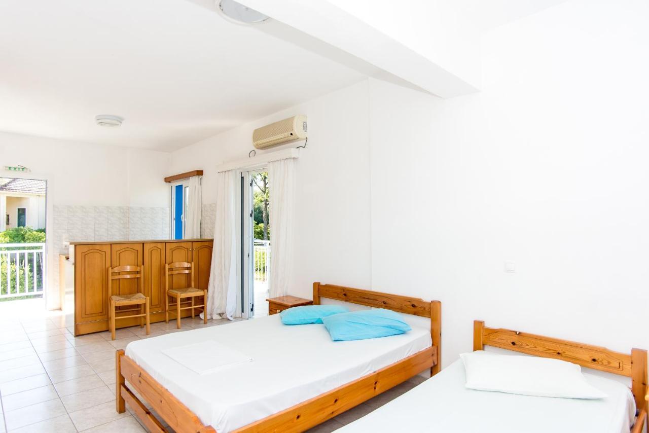 Blue White Apartments - Kefallonia Poolside Retreats Spartia (Kefalonia) Exterior foto