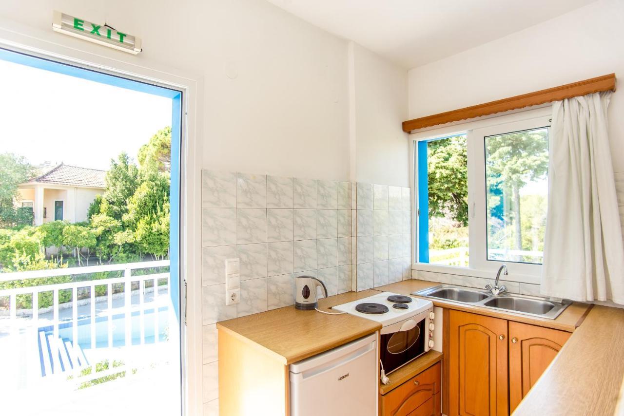 Blue White Apartments - Kefallonia Poolside Retreats Spartia (Kefalonia) Exterior foto