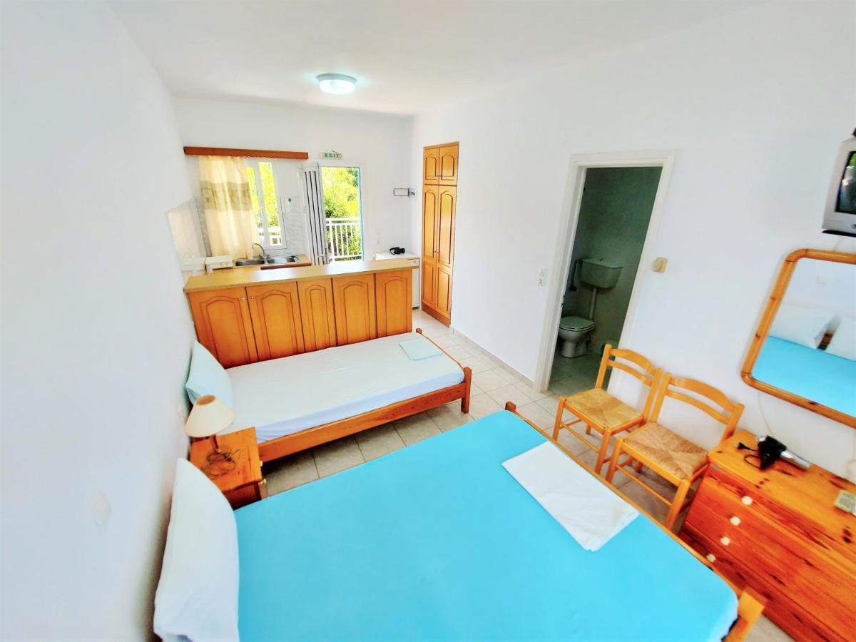 Blue White Apartments - Kefallonia Poolside Retreats Spartia (Kefalonia) Exterior foto