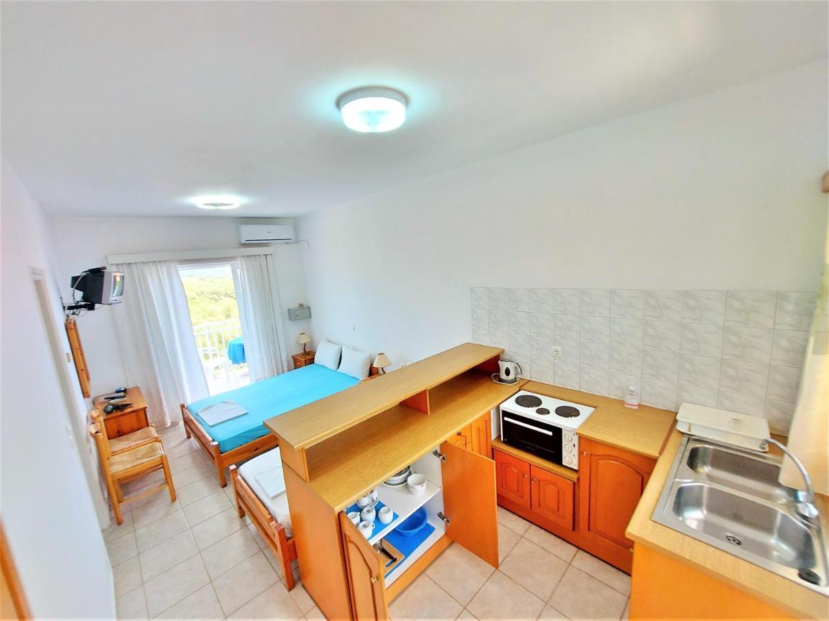Blue White Apartments - Kefallonia Poolside Retreats Spartia (Kefalonia) Exterior foto