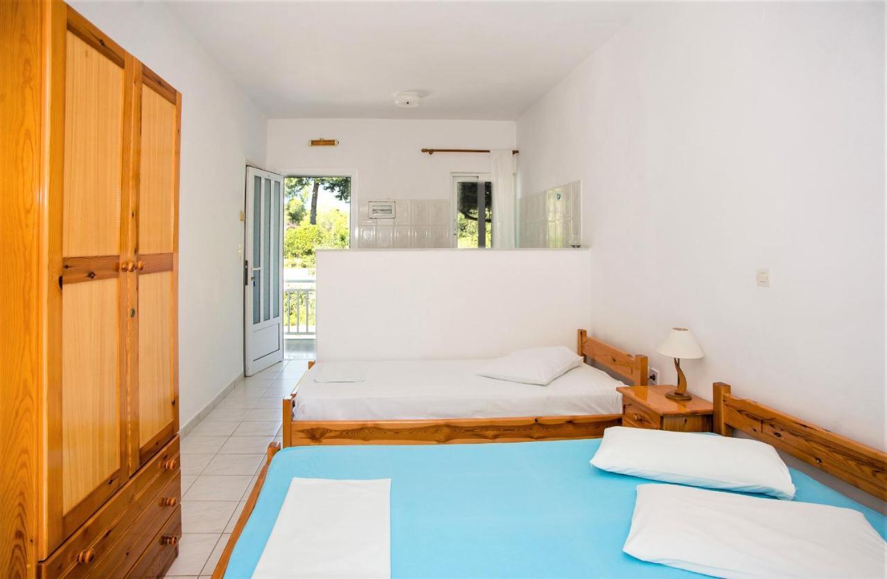 Blue White Apartments - Kefallonia Poolside Retreats Spartia (Kefalonia) Exterior foto
