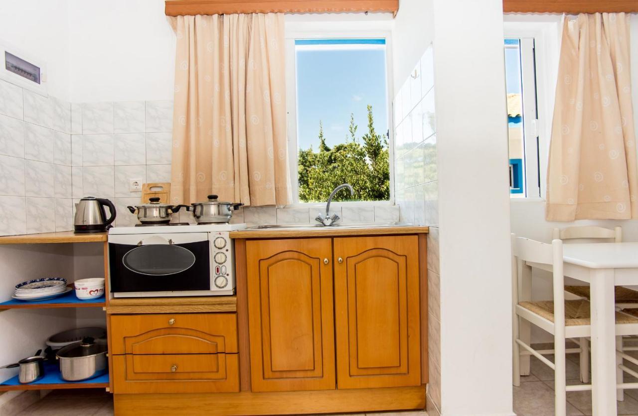 Blue White Apartments - Kefallonia Poolside Retreats Spartia (Kefalonia) Exterior foto